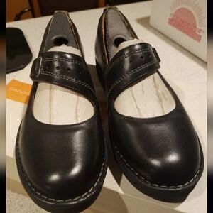 NWB Clark UnBriarcrest Mary Janes